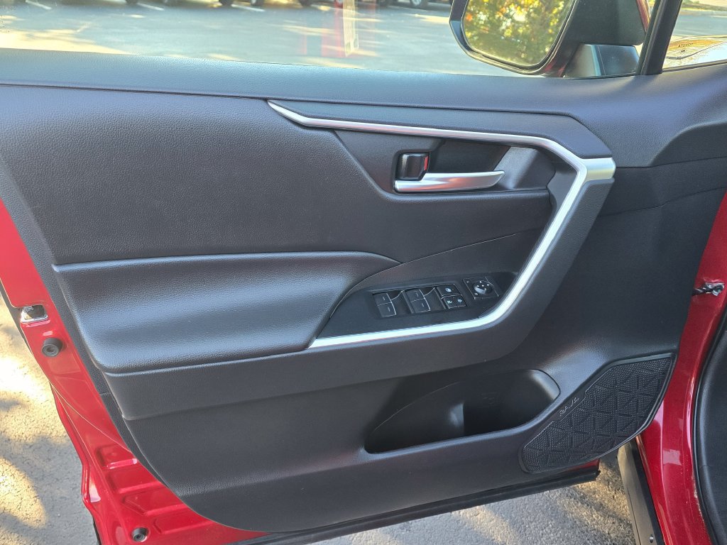 Used 2025 Toyota RAV4 XLE w/ Convenience Package AWD/4WD image 17