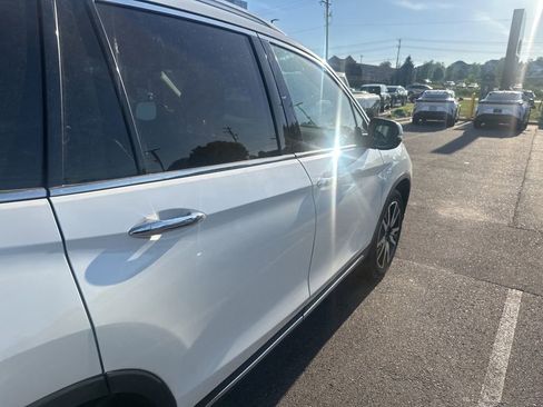 Used 2019 Honda Pilot Touring image 16