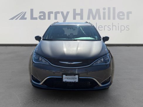 Used 2018 Chrysler Pacifica Touring-L Plus FWD image 9