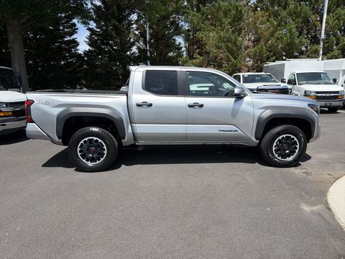 Used 2024 Toyota Tacoma TRD Off-Road AWD/4WD image 11