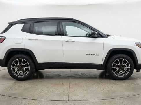 Used 2025 Jeep Compass Trailhawk AWD/4WD image 11