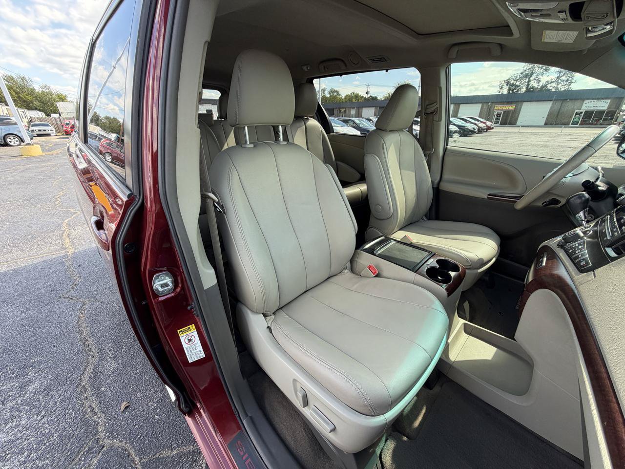 Used 2012 Toyota Sienna XLE FWD image 12
