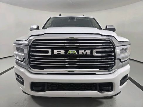 Used 2022 RAM 2500 Laramie AWD/4WD image 2