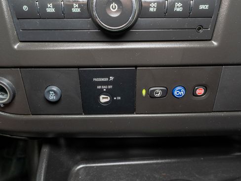 Used 2020 Chevrolet Express 2500 w/ Driver Convenience Package RWD image 21