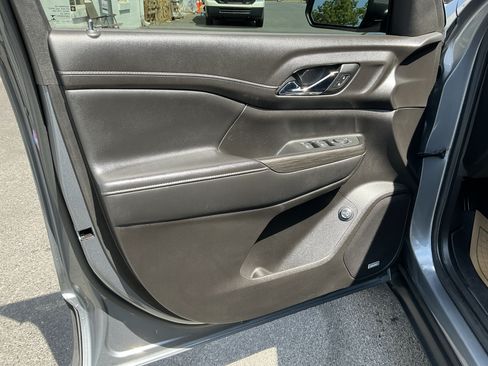 Used 2021 GMC Acadia SLT w/ LPO, Floor Liner Package AWD/4WD image 13