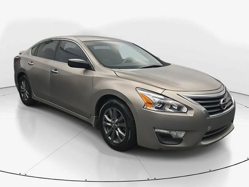 Used 2015 Nissan Altima 2.5 S w/ Special Edition Package image 2