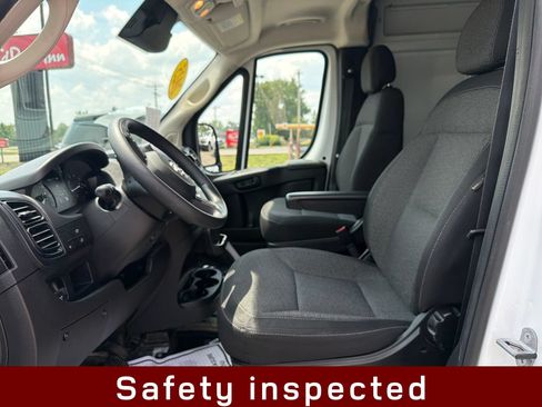 Used 2025 RAM ProMaster 2500 w/ Convenience Group FWD image 11
