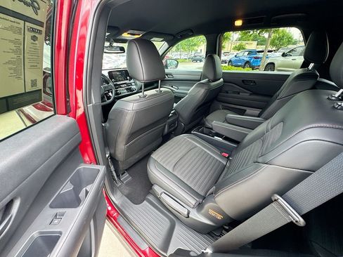Used 2025 Nissan Pathfinder Rock Creek AWD/4WD image 31