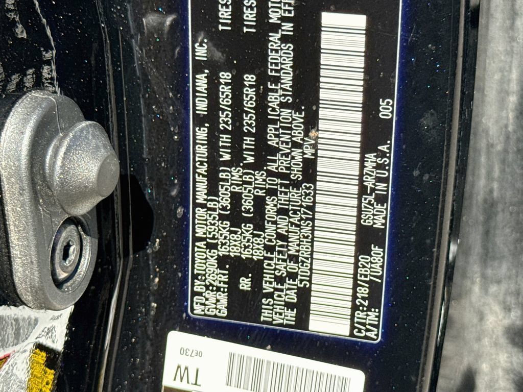 Used 2022 Toyota Highlander XLE AWD/4WD image 36