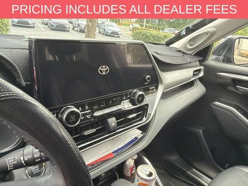 Used 2023 Toyota Highlander Platinum AWD/4WD image 6