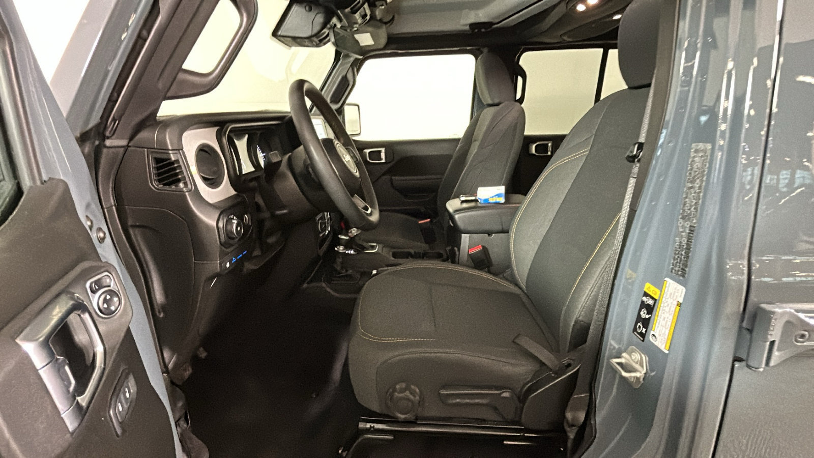 Used 2024 Jeep Wrangler Unlimited w/ Convenience Group AWD/4WD image 13