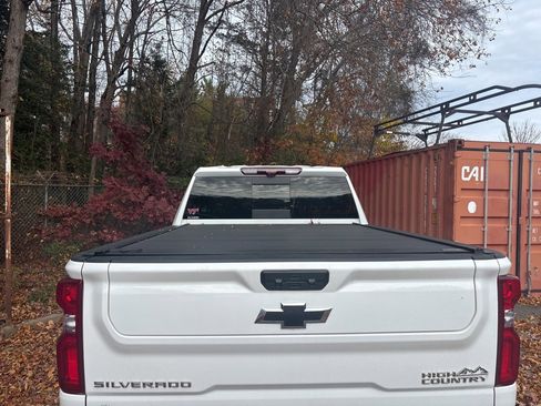 Used 2024 Chevrolet Silverado 2500 High Country w/ High Country Premium Package image 5