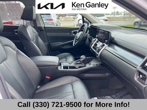 Certified 2022 Kia Sorento S w/ Panoramic Sunroof Package image 60