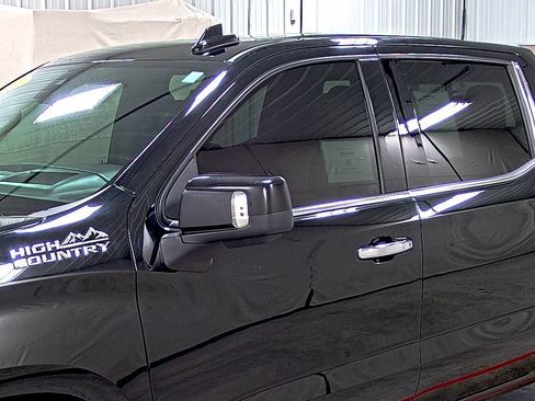 Used 2021 Chevrolet Silverado 1500 High Country w/ Technology Package image 8