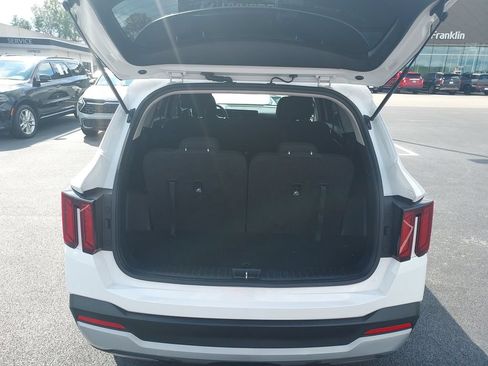 Certified 2024 Kia Sorento LX FWD image 9