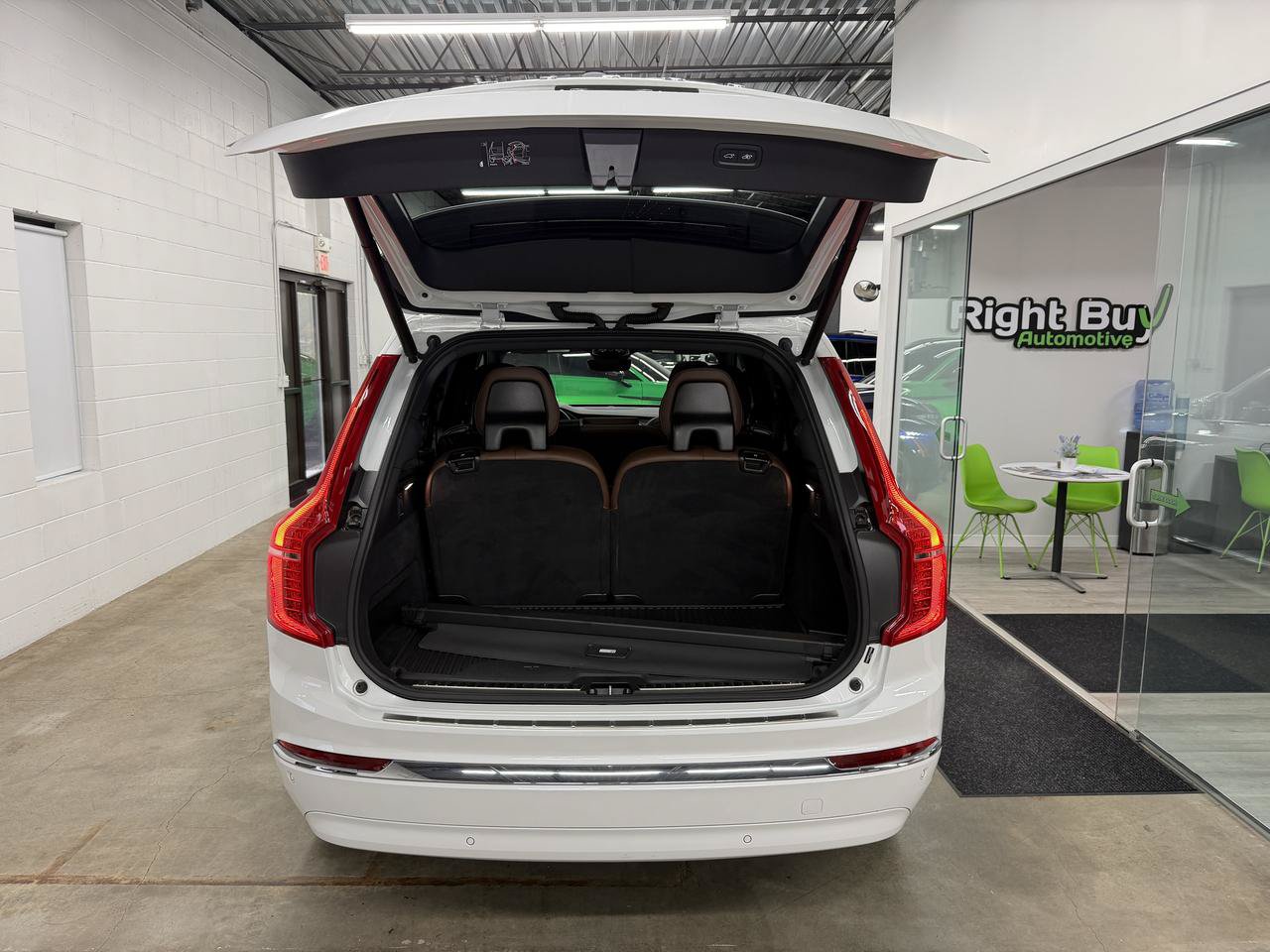 Used 2025 Volvo XC90 B6 Ultra w/ Protection Package Premier AWD/4WD image 19