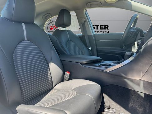 Used 2023 Toyota Camry SE FWD image 17