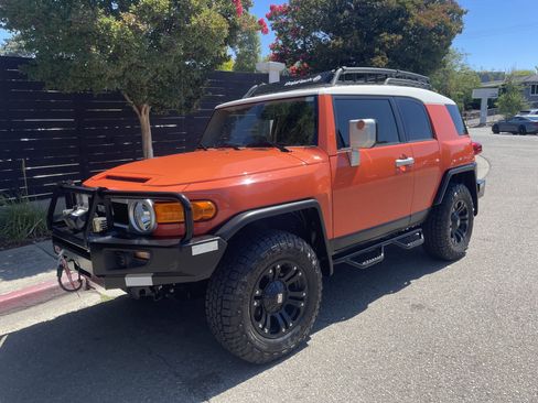 Used 2013 Toyota FJ Cruiser 4WD w/ Upgrade Pkg image 11