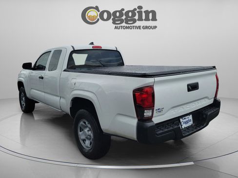 Used 2023 Toyota Tacoma SR RWD image 2