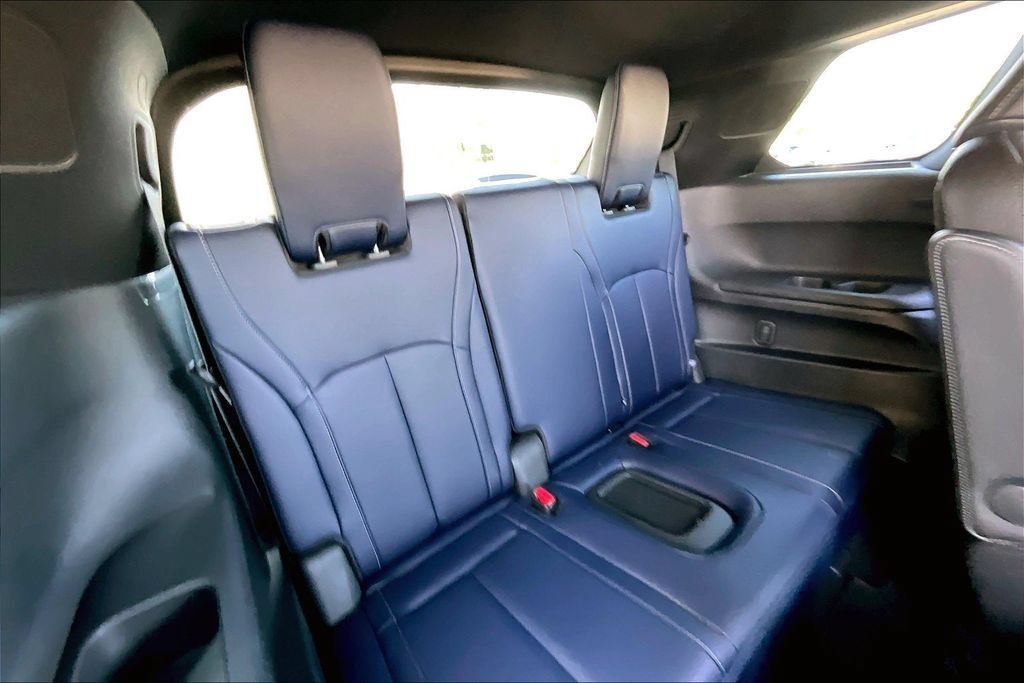 Certified 2026 INFINITI QX60 Sport w/ Dark Cargo Package AWD/4WD image 33