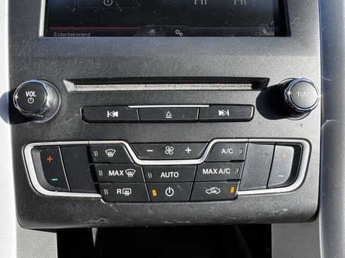 Used 2016 Ford Fusion SE image 10