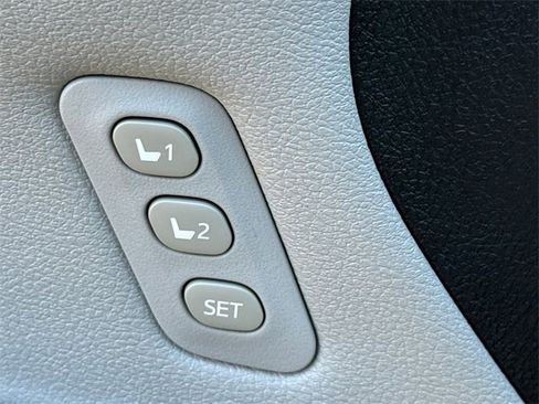 Used 2016 Toyota Avalon XLE Premium image 17