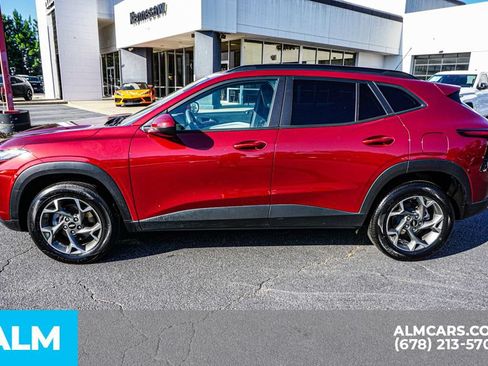 Used 2025 Chevrolet Trax LT FWD image 6