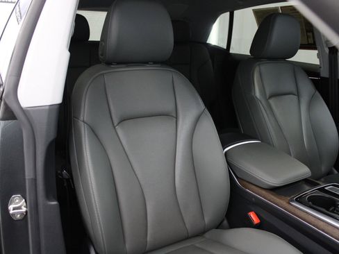 Used 2020 Audi Q8 Premium Plus AWD/4WD image 35