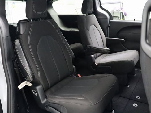 Used 2020 Chrysler Pacifica Touring w/ S Appearance Package image 22