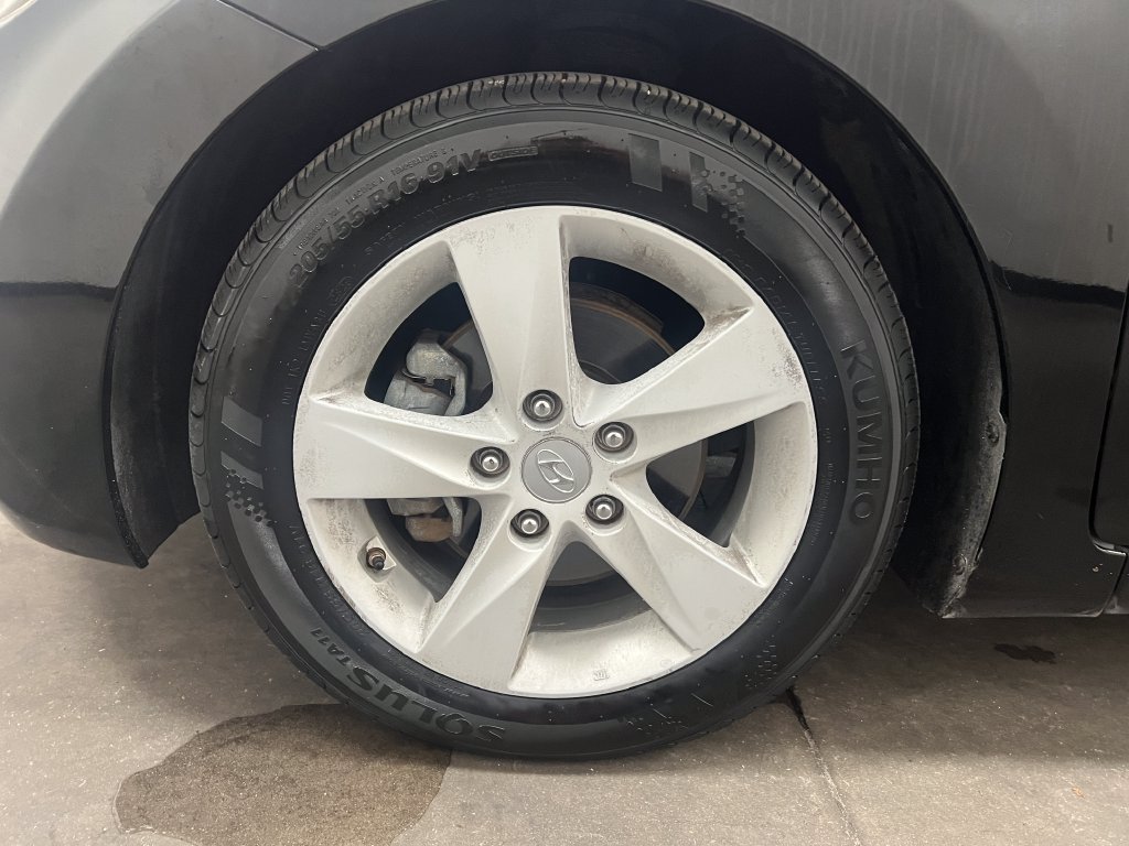 Used 2013 Hyundai Elantra GLS w/ Preferred Pkg FWD image 28