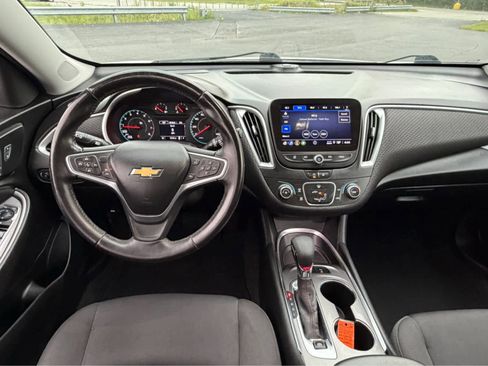 Used 2022 Chevrolet Malibu RS FWD image 15
