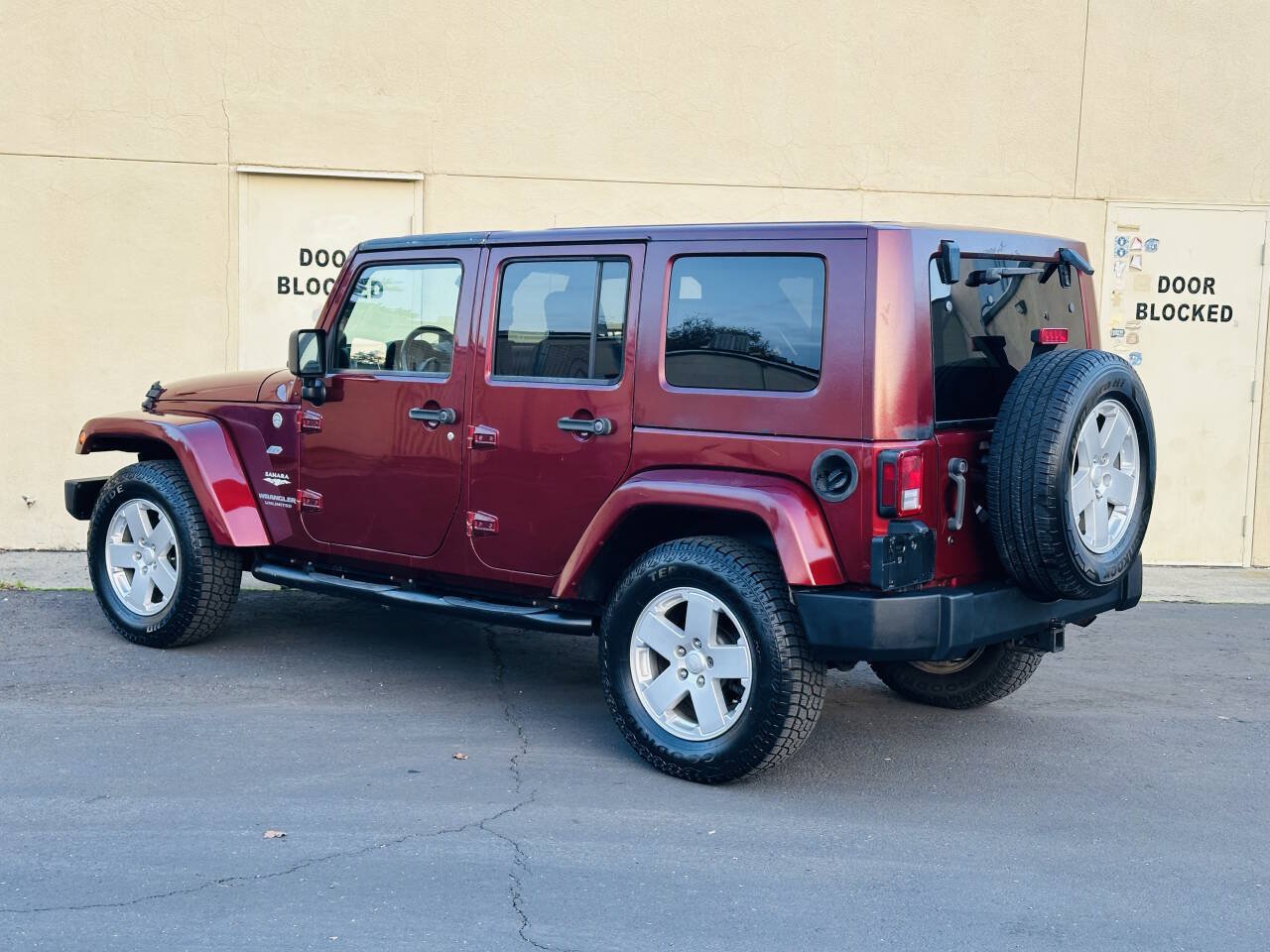 Used 2007 Jeep Wrangler Unlimited Sahara w/ Dual Top Group AWD/4WD image 5