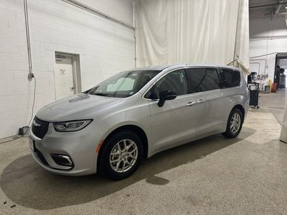 Used 2024 Chrysler Pacifica Touring-L