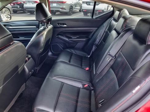 Used 2023 Nissan Altima 2.5 SR w/ SR Premium Package image 21