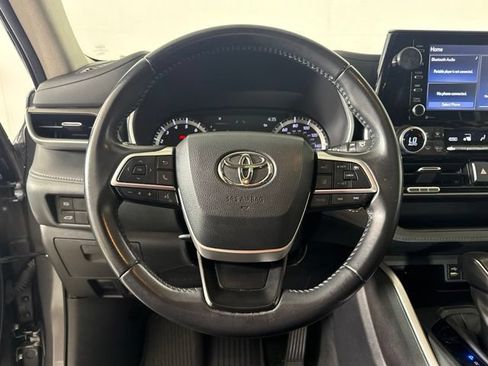 Used 2022 Toyota Highlander XLE AWD/4WD image 27