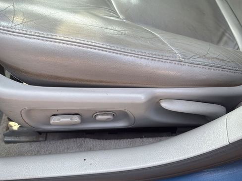 Used 2005 Buick LaCrosse CXL w/ Gold Convenience Package FWD image 5
