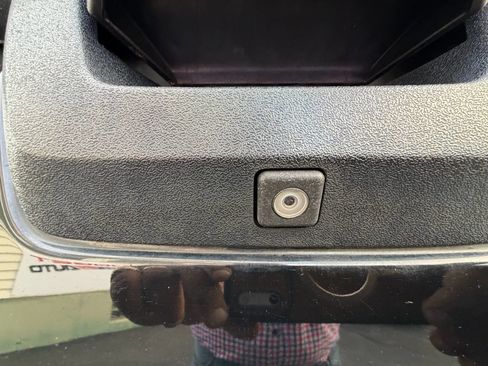 Used 2011 Chevrolet Avalanche LTZ image 65