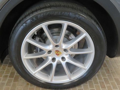 Used 2019 Porsche Cayenne image 8