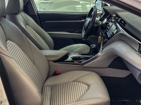 Used 2018 Toyota Camry SE FWD image 16