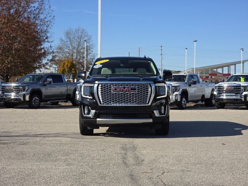 Used 2024 GMC Yukon Denali w/ Advanced Technology Package image 2