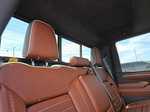 Used 2025 GMC Sierra 3500 Denali Ultimate AWD/4WD image 19
