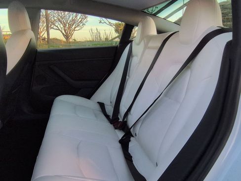 Used 2022 Tesla Model 3 image 22