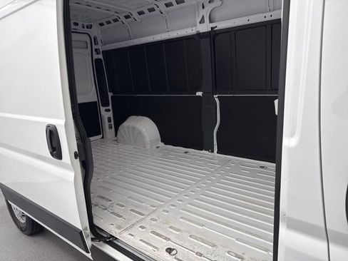 Used 2025 RAM ProMaster 2500 w/ Convenience Group FWD image 25