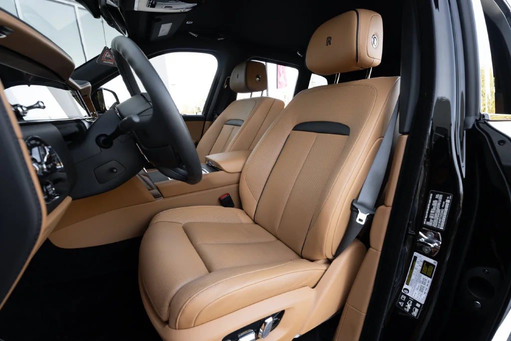 Used 2026 Rolls-Royce Cullinan w/ Cullinan Package AWD/4WD image 34