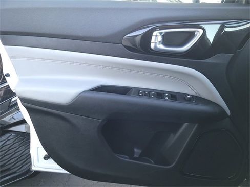 Certified 2024 Jeep Compass Limited image 15