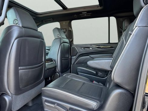 Used 2021 Cadillac Escalade ESV Sport AWD/4WD image 5