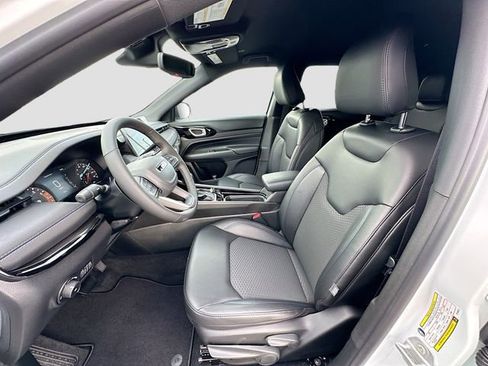 New 2026 Jeep Compass Latitude image 14