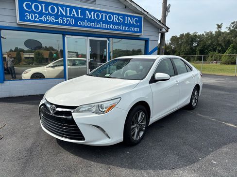 Used 2015 Toyota Camry LE image 2