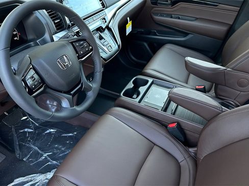New 2026 Honda Odyssey Touring image 9