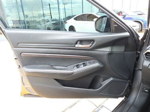 Used 2020 Nissan Altima 2.5 SR w/ Premium Package FWD image 11